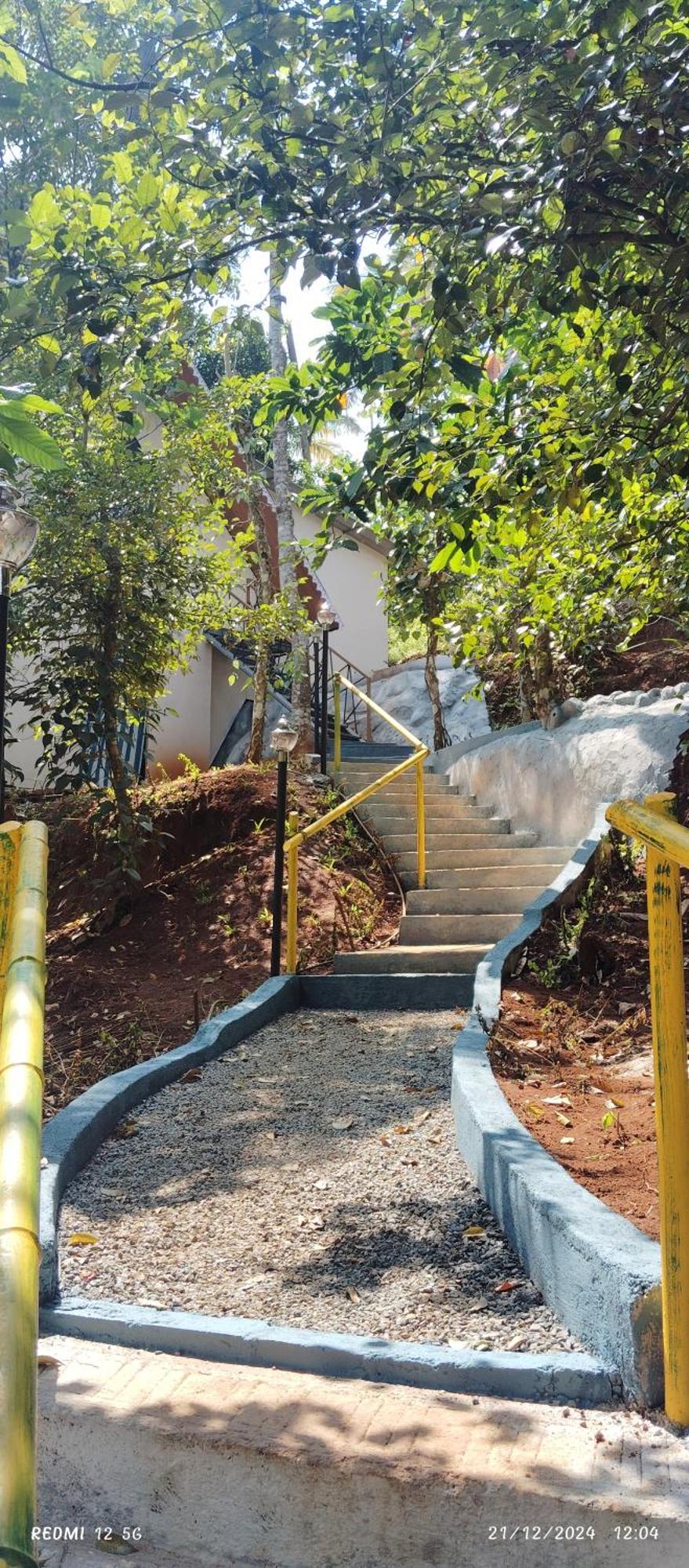 Wood Castle Munnar Guest House Bagian luar foto